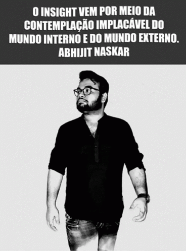 Black and White Man With Glasses Saying o insight vem por meio da contemplacao implacavel do mundo