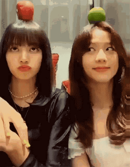 Blackpink Lisa & Jisoo Playing GIF
