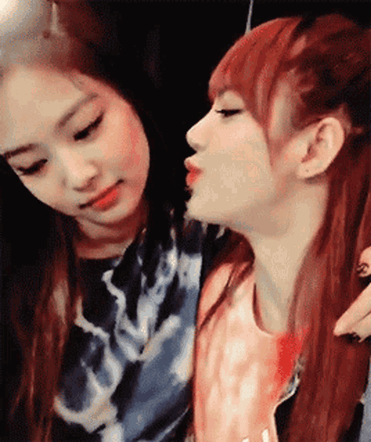Blackpink Lisa Kissing Jennie GIF