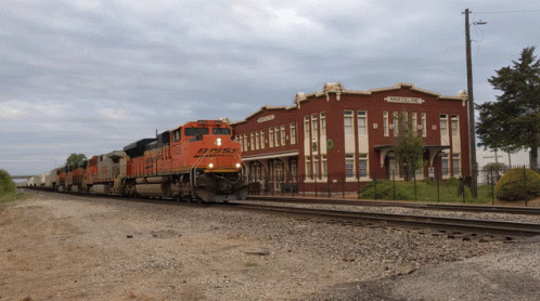 BNSF Train Pulling Up to Railroad Station