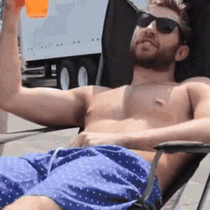 Brett Eldredge Wet Gif GIF