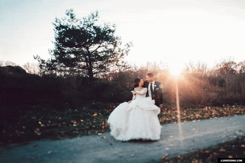 Bride and Groom Walking Path with jlwedding.com