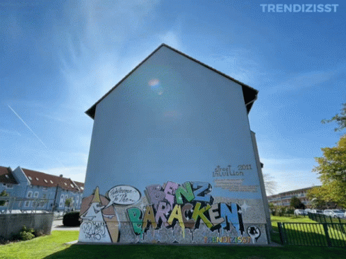 Building With Graffiti That Says Trendzisst