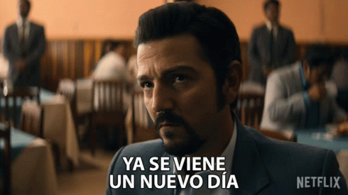 Businessman Saying Ya Se Viene Un Nuevo Dia