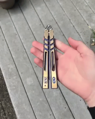 Dynamic Butterfly Knife Technique GIF