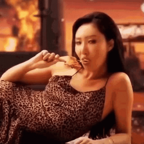 Buuqalert Hwasa GIF