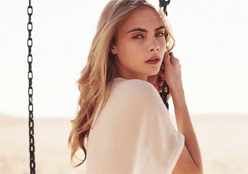 Cara Delevingne Modelo On Chains GIF