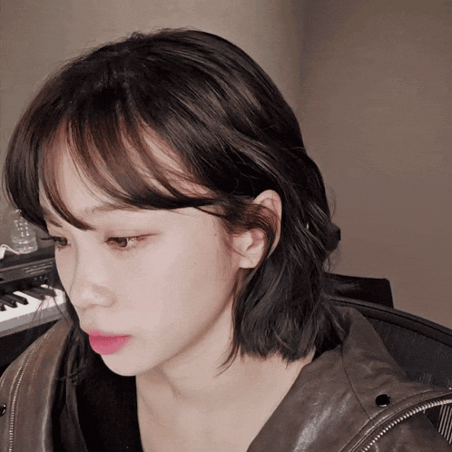 Chaewon Side Eye Gif GIF