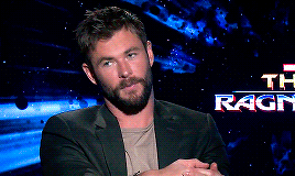 Chris Hemsworth Elsa Sticker Side GIF