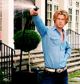 Chris Hemsworth Use Hose Water GIF