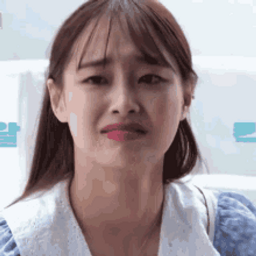 Chuu Loona Touching Moment Happy Cry GIF