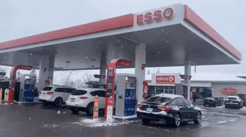 Circle K Gas Station With Cars GIF
