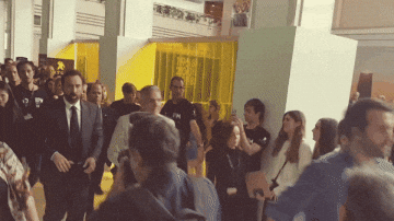 Con Air Nicolas Cage Waves On Press GIF