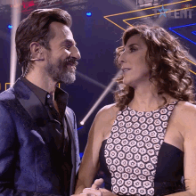 Couple Beso On Stage GIF