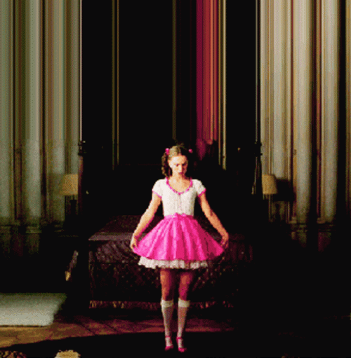 Curtsy Natalir Portman V For Vendetta GIF