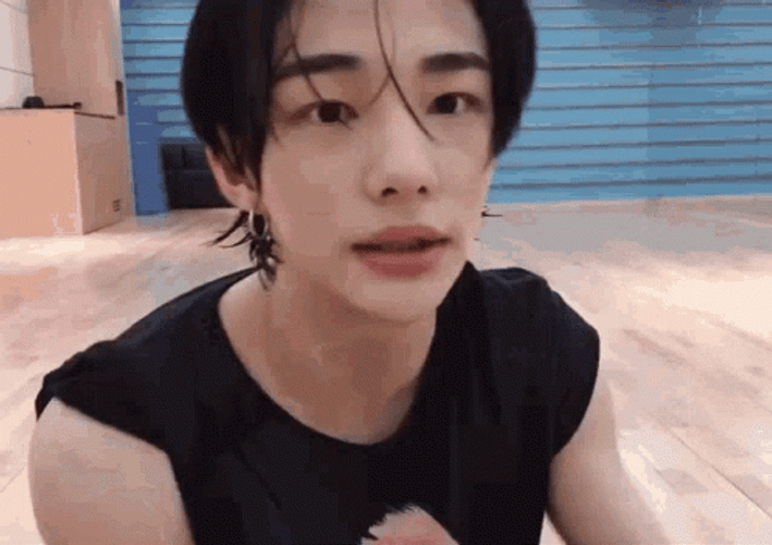 Cute Smile Hyunjin Heart Hand GIF