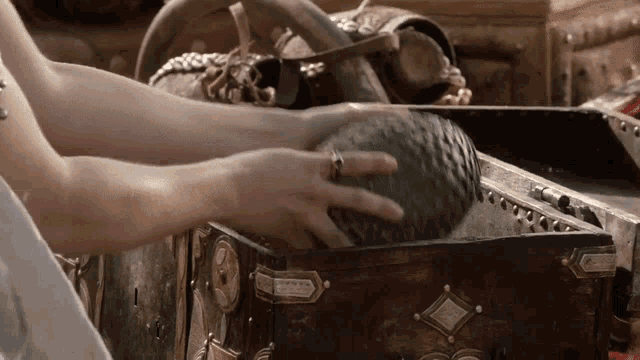 Daenerys Targaryen Emilia Clarke Gif GIF