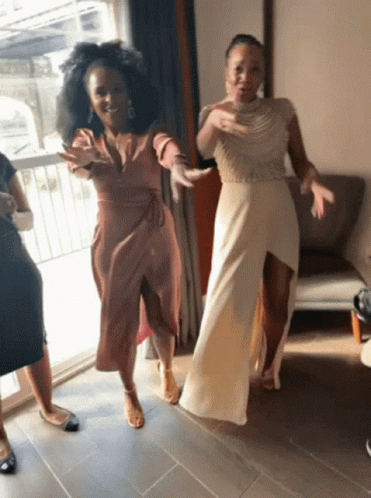 Dancing Girls Body Shake GIF