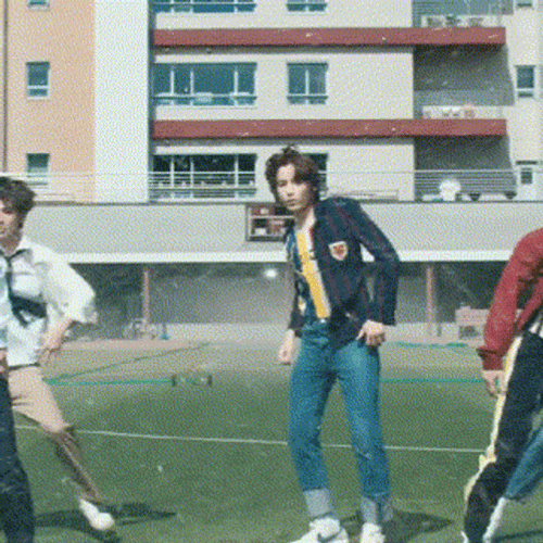 Elaine Dance Huening Kai GIF
