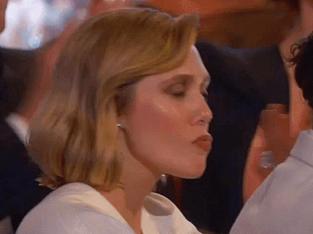 Elizabeth Olsen In Standing Ovation GIF