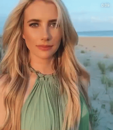 Emma Roberts 435 X 498 Gif GIF
