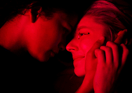 Euphoria Rue Bennett Jules Vaughn Crying GIF