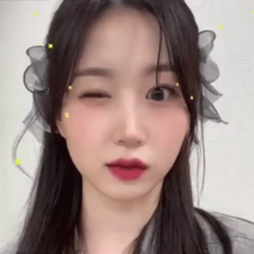 Eye Twitching Haewon Nmixx GIF