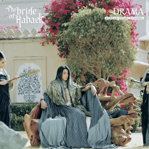 Fanning Korean King GIF