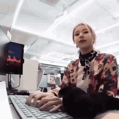 Fast Typing Chaeyoung GIF