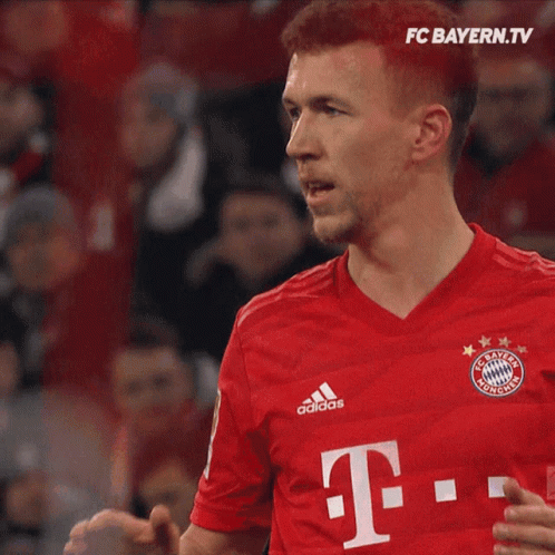 FC Bayern Soccer Player Applauding Crowd
