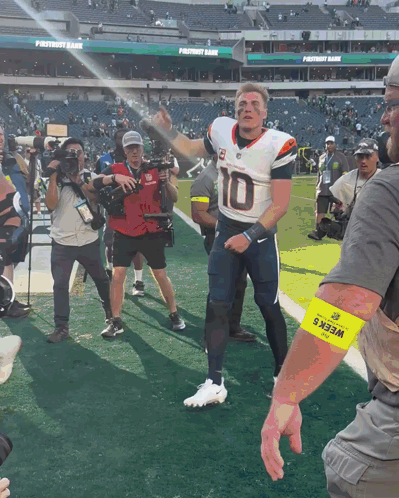 Football Player In Number 10 Jersey On Field GIF