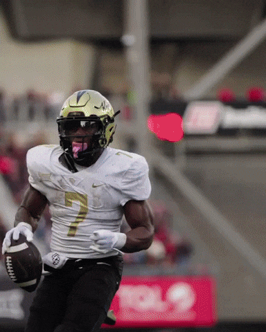 Football Player Number 7 Running With Ball GIF