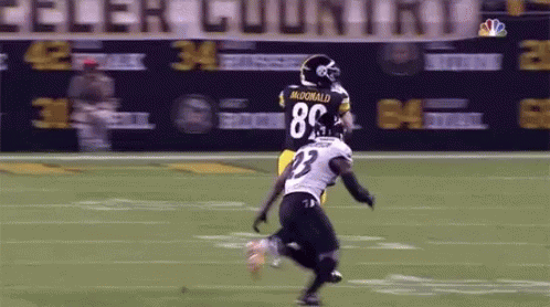 Football Player Number 83 Running On Field GIF