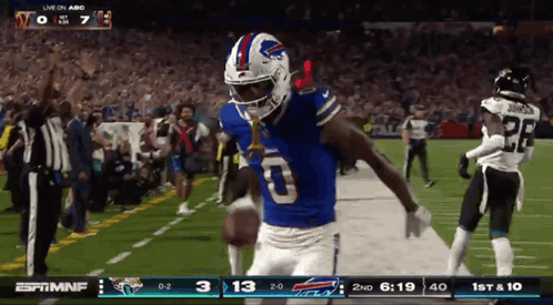 Football Player Number 84 On Field GIF