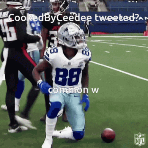 Football Player Number 88 Running With Ball GIF