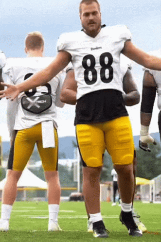 Football Player Wearing Number 88 GIF