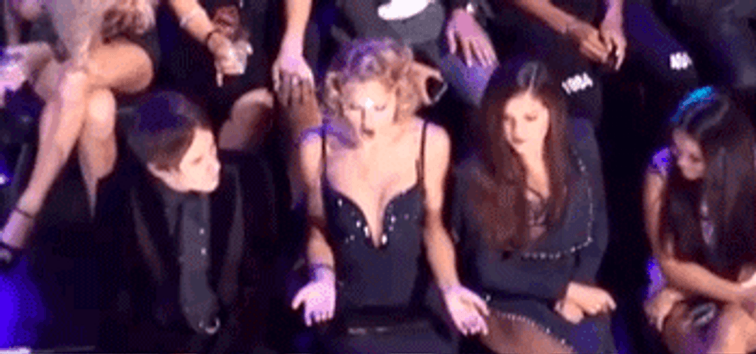 Friday Dance Taylor Swift Shoulder Moves GIF