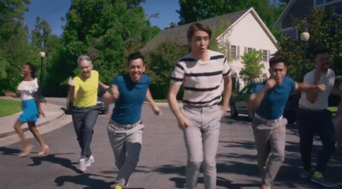 Fuller House Middle Of The Road Dancing GIF