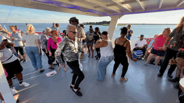 Funny Cruise Everybody Dancing GIF