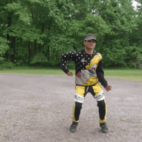 Funny Guy Dancing Skibidi Bop GIF