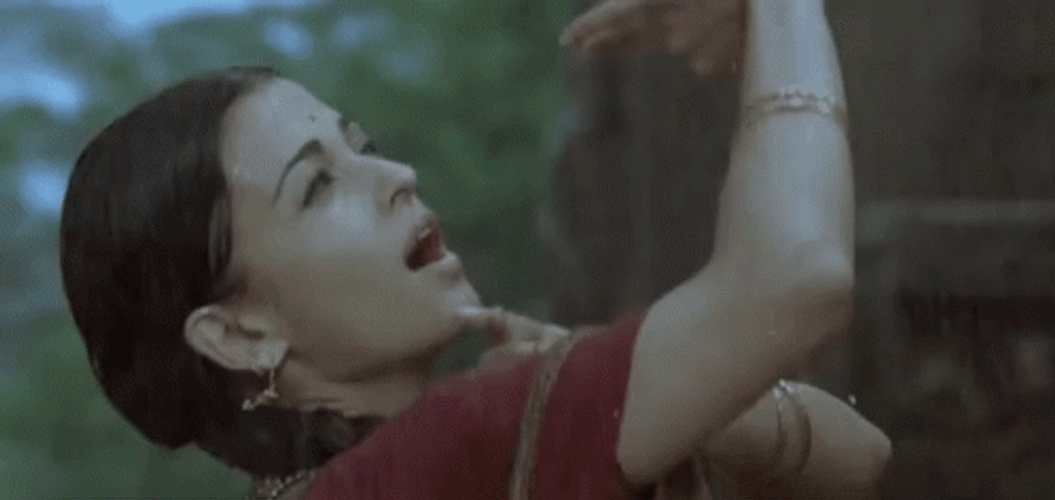 Funny Rain Indian Actress Aishwarya Rai Bachchan GIF