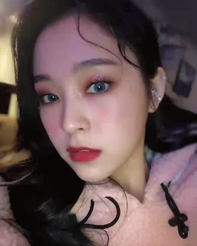 Gahyeon Eye Brow Raise GIF