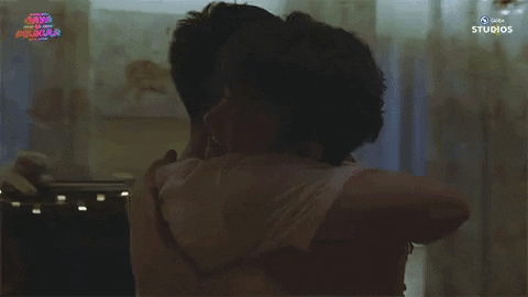Globe Studios Gaya Sa Pelikula Gay Hug GIF