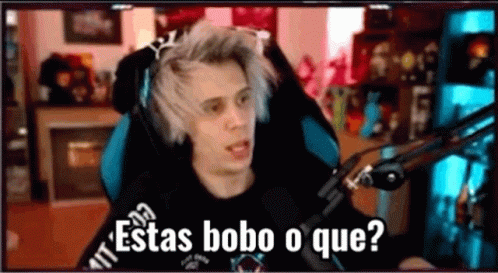 Gray-Haired Man at Microphone Estas Bobo O Que