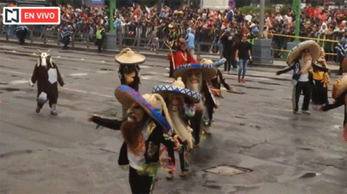 Group in Sombreros Walking With En Vivo Sign