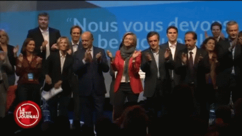 Group Of People Clapping Nous Vous Devour GIF