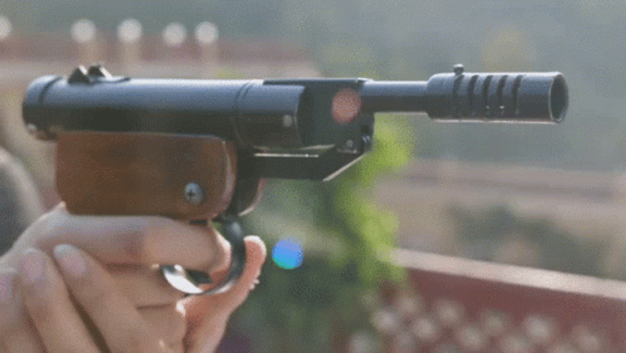 Gun Shooting Janhvi Kapoor Dhadak  GIF