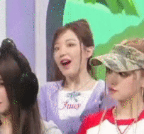 Hair Tuck Gidle Shuhua Kpop GIF