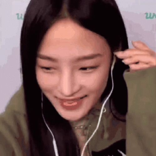 Hair Tuck Newjeans Minji GIF