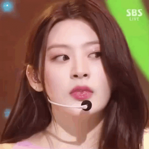 Hair Tuck Stayc Seeun Kpop GIF